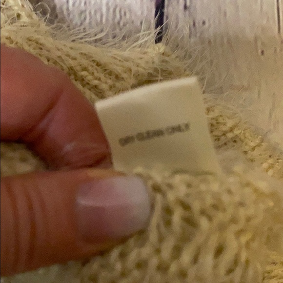 Kanvas short sleeve floral crochet furry sweater - Picture 8 of 8